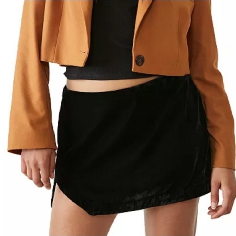 Free People Annalise Black Velvet Skirt 0